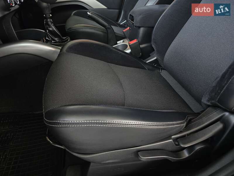 Внедорожник / Кроссовер Mitsubishi Outlander 2010 в Калуше