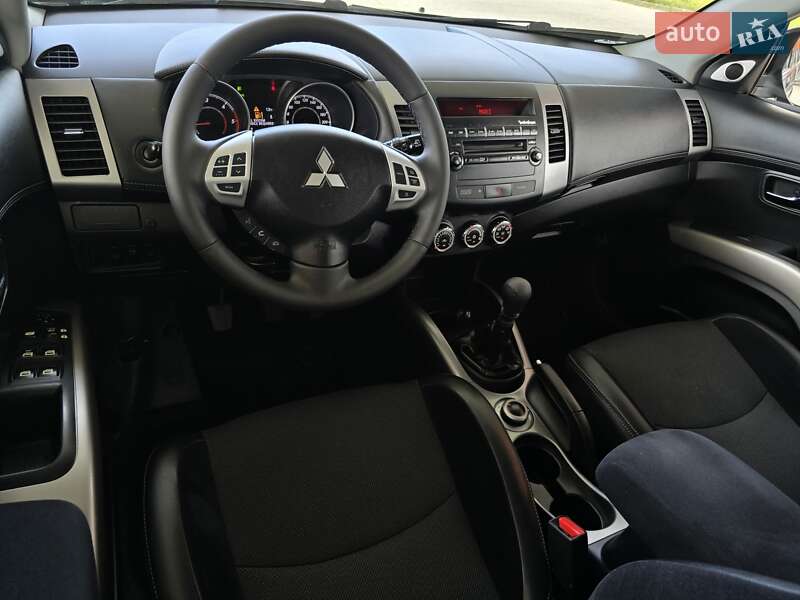 Внедорожник / Кроссовер Mitsubishi Outlander 2010 в Калуше