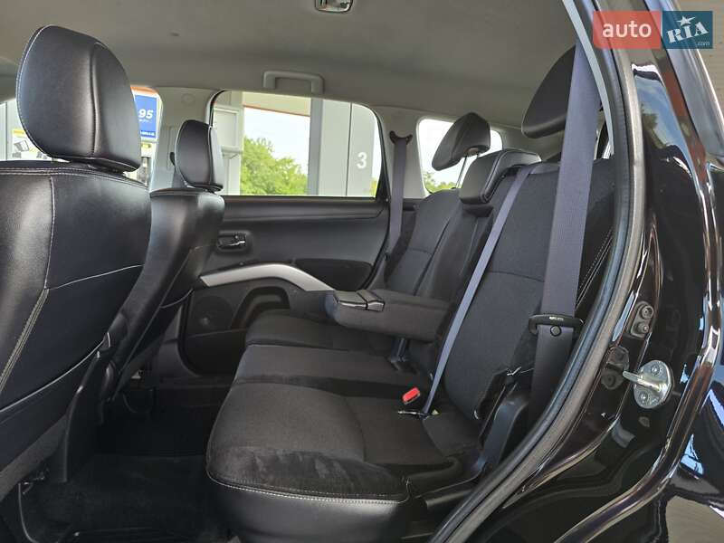 Внедорожник / Кроссовер Mitsubishi Outlander 2010 в Калуше