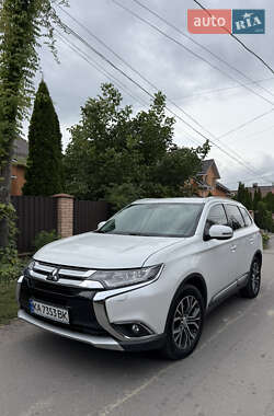 Внедорожник / Кроссовер Mitsubishi Outlander 2016 в Виннице