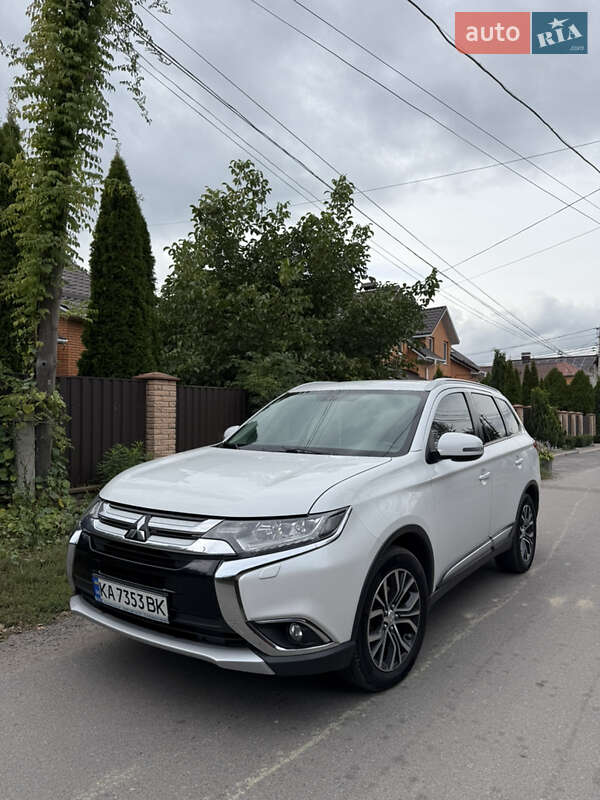 Внедорожник / Кроссовер Mitsubishi Outlander 2016 в Виннице