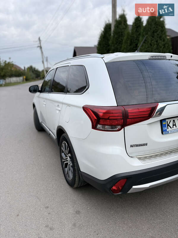 Внедорожник / Кроссовер Mitsubishi Outlander 2016 в Виннице