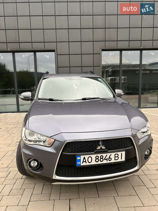 Внедорожник / Кроссовер Mitsubishi Outlander 2012 в Тячеве