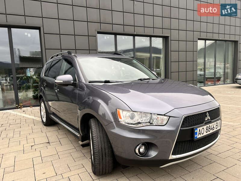 Внедорожник / Кроссовер Mitsubishi Outlander 2012 в Тячеве