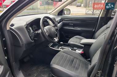 Внедорожник / Кроссовер Mitsubishi Outlander 2018 в 