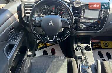 Внедорожник / Кроссовер Mitsubishi Outlander 2015 в 