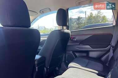 Внедорожник / Кроссовер Mitsubishi Outlander 2015 в 