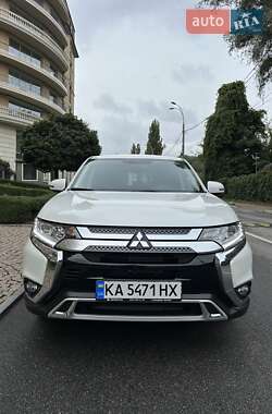 Внедорожник / Кроссовер Mitsubishi Outlander 2021 в 