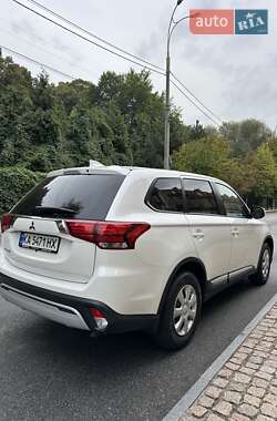 Внедорожник / Кроссовер Mitsubishi Outlander 2021 в 