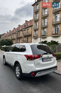 Внедорожник / Кроссовер Mitsubishi Outlander 2021 в 
