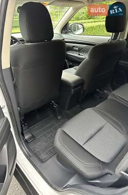 Внедорожник / Кроссовер Mitsubishi Outlander 2021 в 