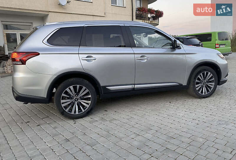 Внедорожник / Кроссовер Mitsubishi Outlander 2020 в Тернополе