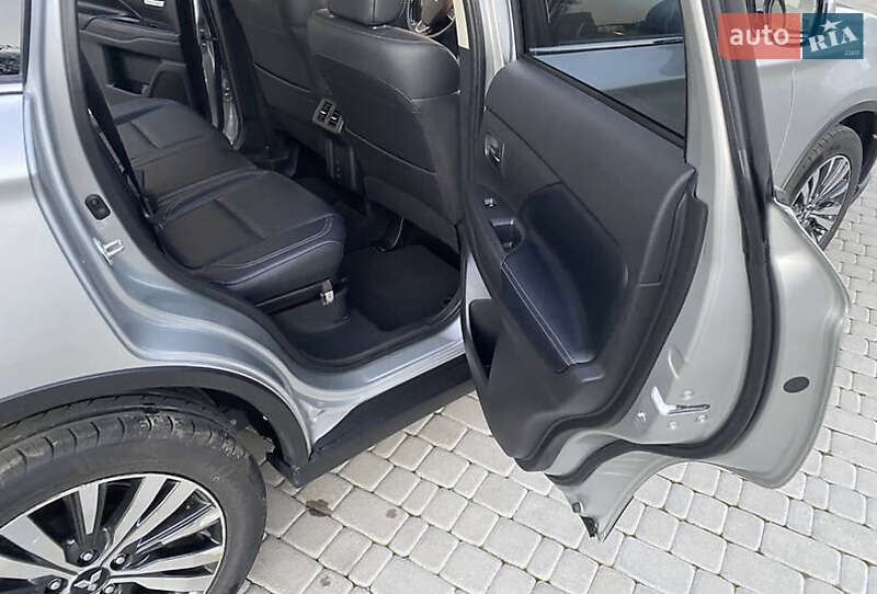 Внедорожник / Кроссовер Mitsubishi Outlander 2020 в Тернополе