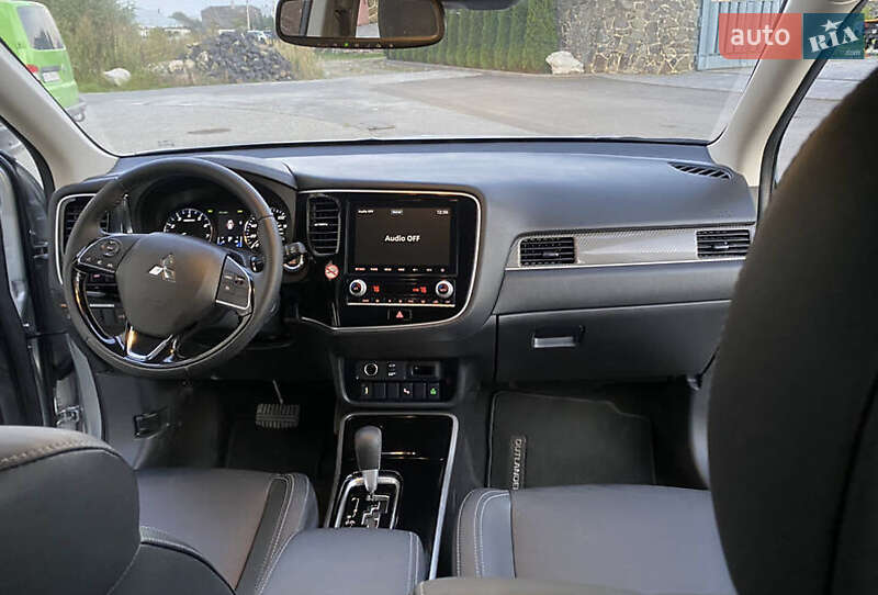 Внедорожник / Кроссовер Mitsubishi Outlander 2020 в Тернополе