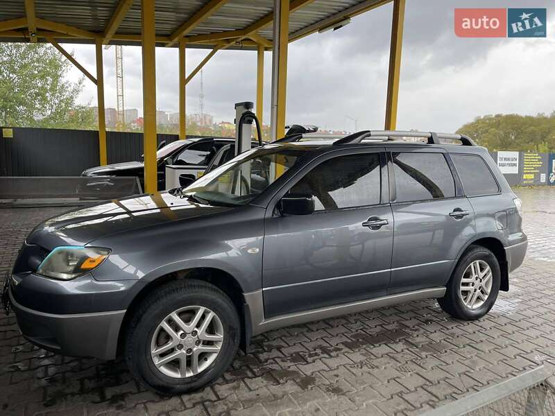 Внедорожник / Кроссовер Mitsubishi Outlander 2004 в Хмельницком