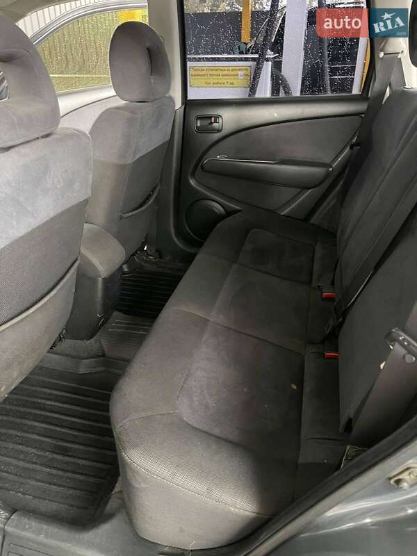 Внедорожник / Кроссовер Mitsubishi Outlander 2004 в Хмельницком