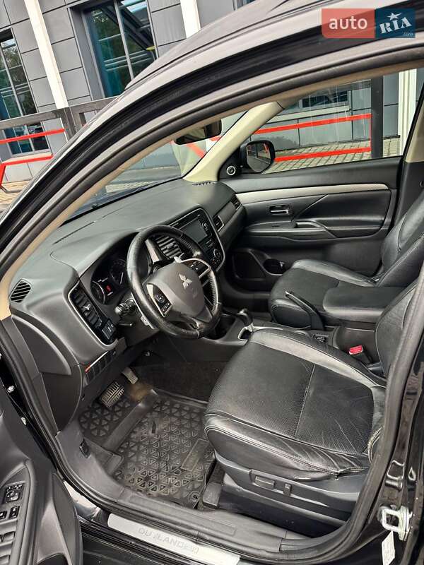 Позашляховик / Кросовер Mitsubishi Outlander 2013 в Чернівцях
