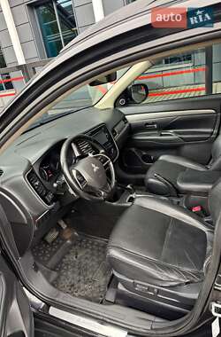Внедорожник / Кроссовер Mitsubishi Outlander 2013 в 