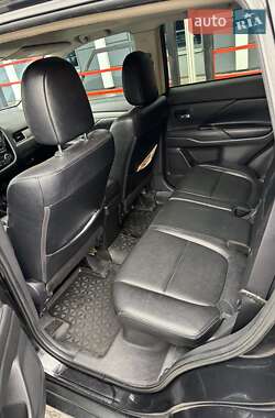 Внедорожник / Кроссовер Mitsubishi Outlander 2013 в 