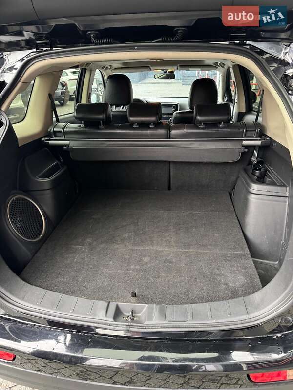 Позашляховик / Кросовер Mitsubishi Outlander 2013 в Чернівцях