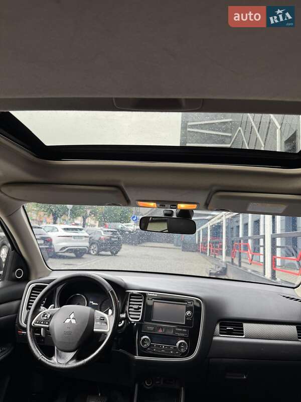 Позашляховик / Кросовер Mitsubishi Outlander 2013 в Чернівцях