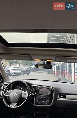 Внедорожник / Кроссовер Mitsubishi Outlander 2013 в 