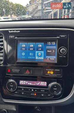 Внедорожник / Кроссовер Mitsubishi Outlander 2013 в 