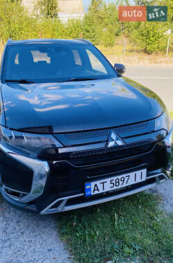 Внедорожник / Кроссовер Mitsubishi Outlander 2019 в Обухове
