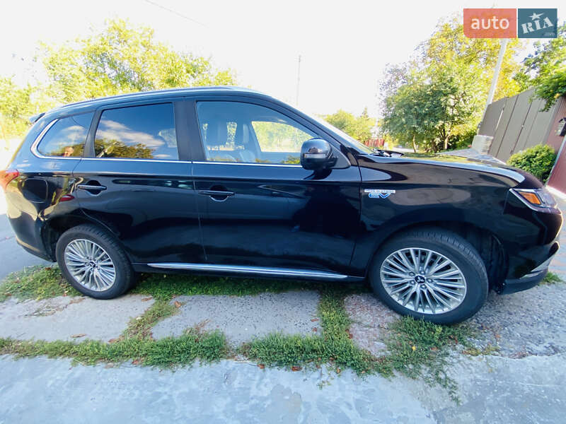 Позашляховик / Кросовер Mitsubishi Outlander 2019 в Обухові