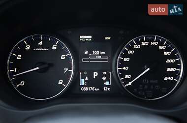 Внедорожник / Кроссовер Mitsubishi Outlander 2015 в 