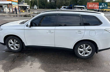 Внедорожник / Кроссовер Mitsubishi Outlander 2013 в 