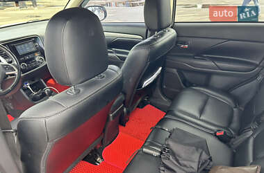Внедорожник / Кроссовер Mitsubishi Outlander 2013 в 