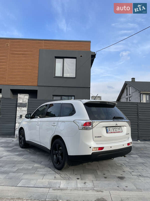 Внедорожник / Кроссовер Mitsubishi Outlander 2014 в Софиевской Борщаговке