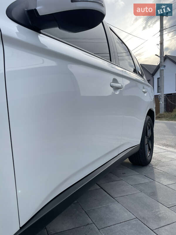 Внедорожник / Кроссовер Mitsubishi Outlander 2014 в Софиевской Борщаговке