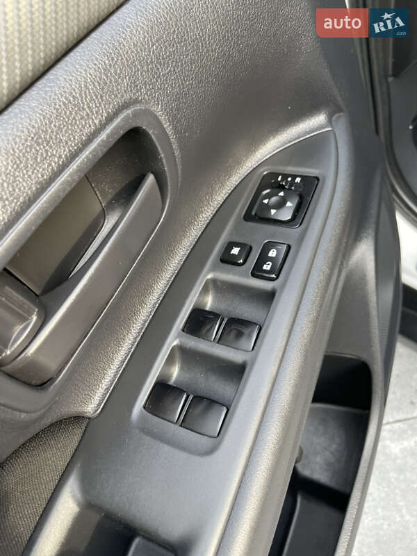 Внедорожник / Кроссовер Mitsubishi Outlander 2014 в Софиевской Борщаговке