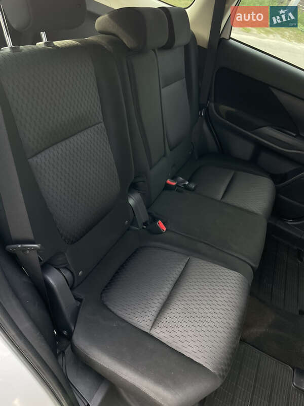 Внедорожник / Кроссовер Mitsubishi Outlander 2014 в Софиевской Борщаговке