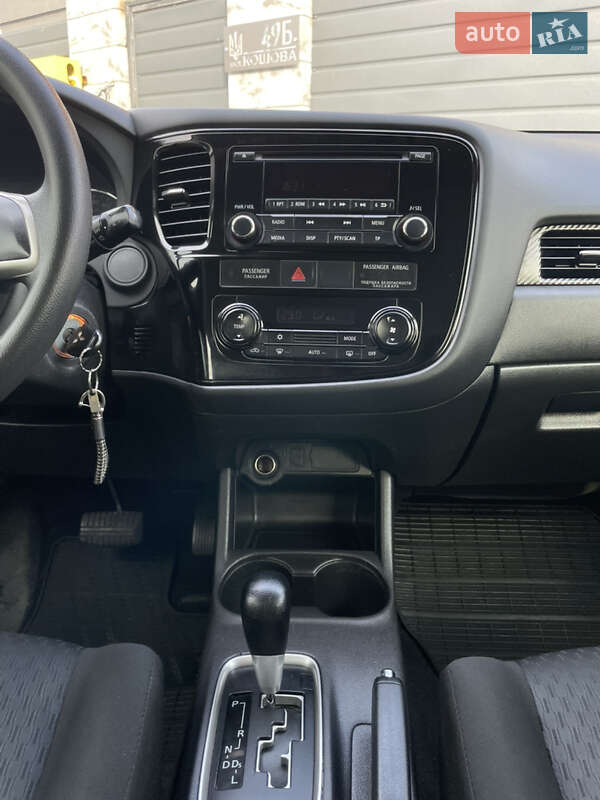 Внедорожник / Кроссовер Mitsubishi Outlander 2014 в Софиевской Борщаговке
