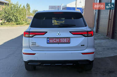 Внедорожник / Кроссовер Mitsubishi Outlander 2023 в 