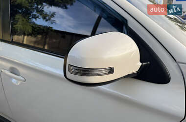 Внедорожник / Кроссовер Mitsubishi Outlander 2013 в 