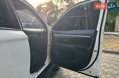 Внедорожник / Кроссовер Mitsubishi Outlander 2013 в 