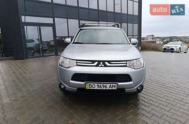 Внедорожник / Кроссовер Mitsubishi Outlander 2013 в 