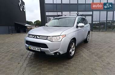 Внедорожник / Кроссовер Mitsubishi Outlander 2013 в 