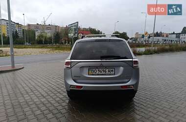 Внедорожник / Кроссовер Mitsubishi Outlander 2013 в 