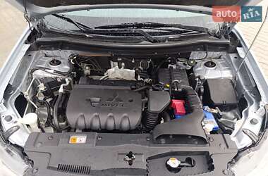 Внедорожник / Кроссовер Mitsubishi Outlander 2013 в 