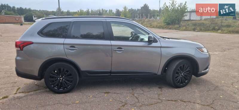 Внедорожник / Кроссовер Mitsubishi Outlander 2020 в Чернигове