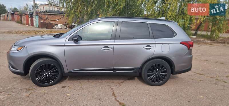 Внедорожник / Кроссовер Mitsubishi Outlander 2020 в Чернигове