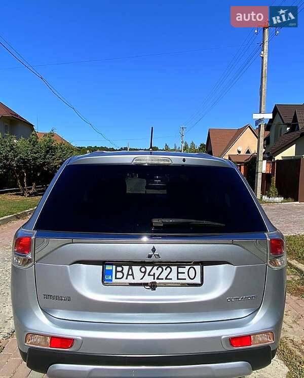 Внедорожник / Кроссовер Mitsubishi Outlander 2015 в Знаменке