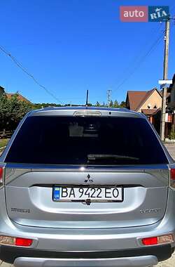 Позашляховик / Кросовер Mitsubishi Outlander 2015 в 