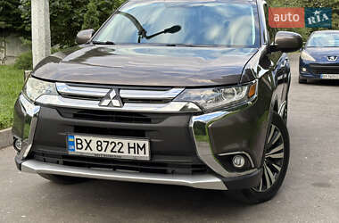 Внедорожник / Кроссовер Mitsubishi Outlander 2018 в 