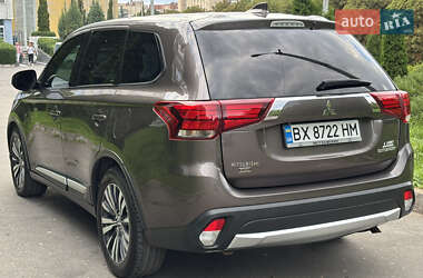 Внедорожник / Кроссовер Mitsubishi Outlander 2018 в 